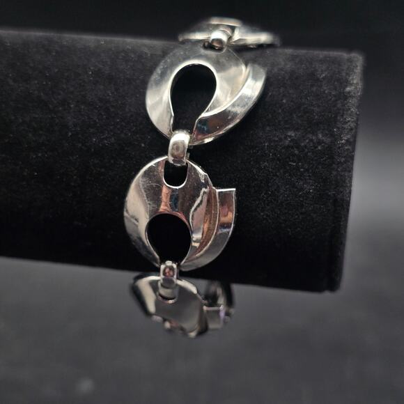 Tara Jewelry - Tara Silver Tone Bracelet Vintage Jewelry Circle Open Links